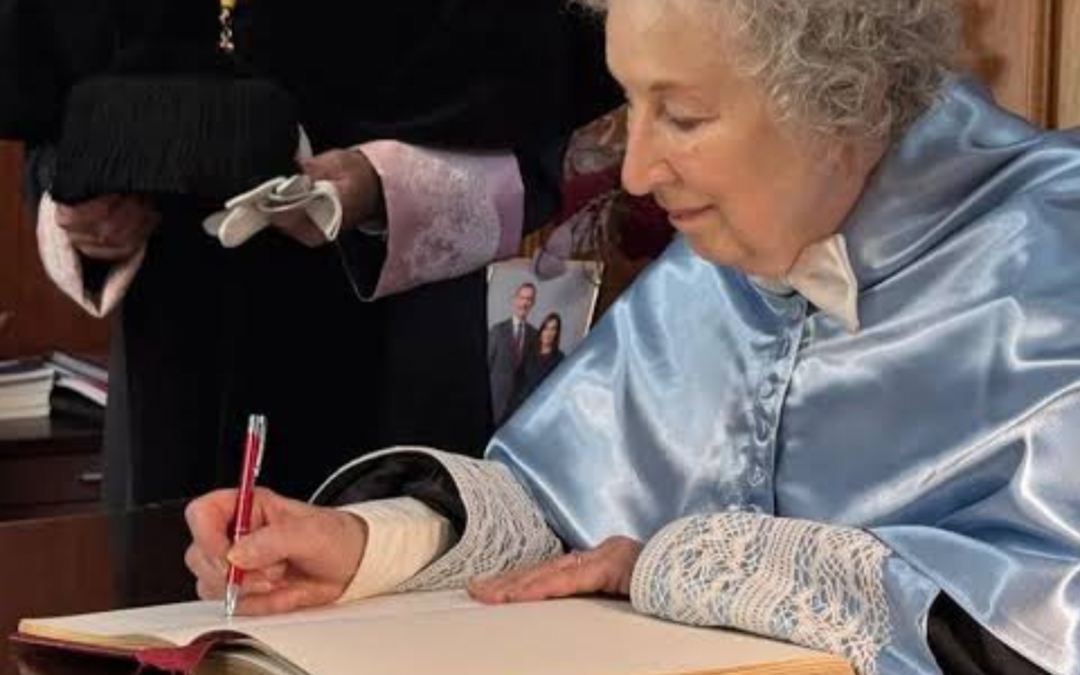 Margaret Atwood en Granada: una defensa de las humanidades en tiempos de incertidumbre